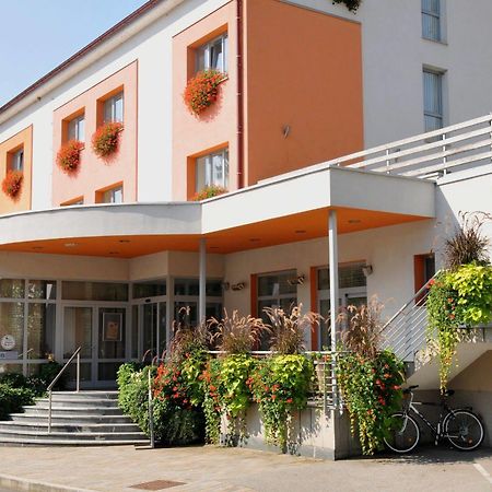 Hotel Bela Krajina Метлика Экстерьер фото