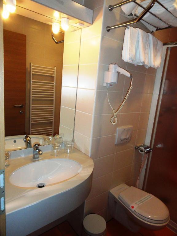 Hotel Bela Krajina Метлика Номер фото