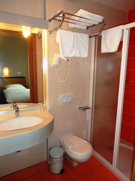 Hotel Bela Krajina Метлика Номер фото