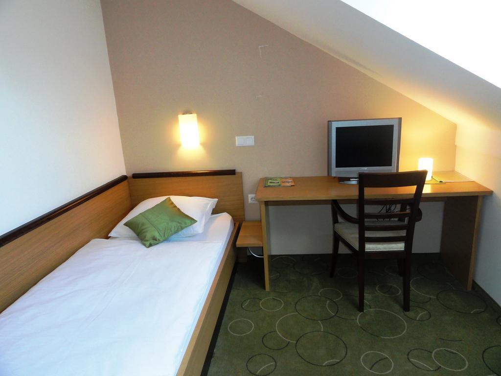 Hotel Bela Krajina Метлика Номер фото