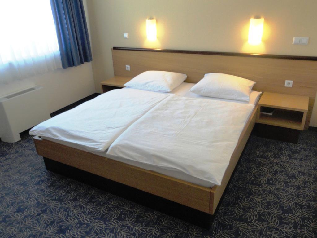 Hotel Bela Krajina Метлика Номер фото